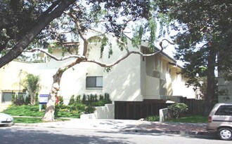 Mentor Townhomes in Pasadena, CA - Building Photo