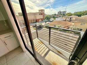 241 E 6th St in Hialeah, FL - Building Photo - Building Photo