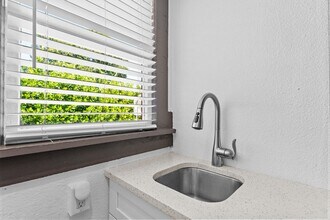 2536 Burlington Ave N in St. Petersburg, FL - Building Photo - Building Photo