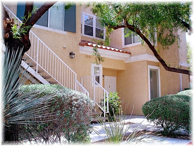 251 S Green Valley Pkwy in Henderson, NV - Building Photo - Building Photo