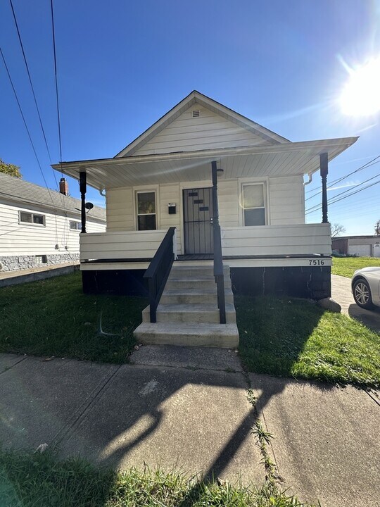 7516 Bancroft Ave in Garfield Heights, OH - Building Photo