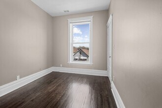 9710 S Avenue L, Unit 3 in Chicago, IL - Building Photo - Building Photo