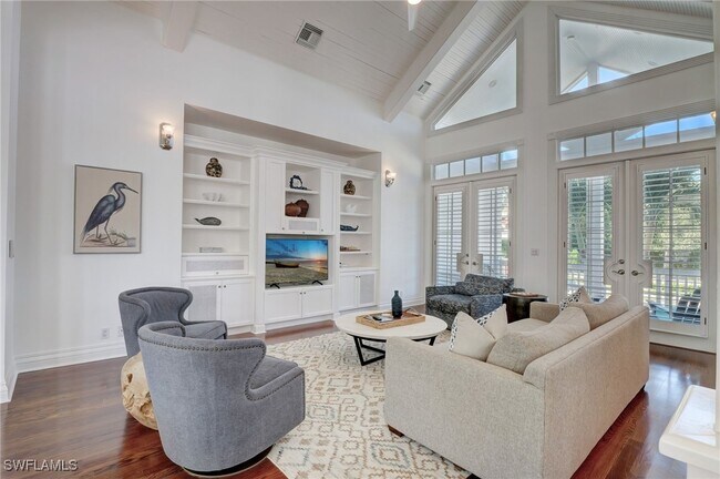 property at 1551 Gulf Shore Blvd S