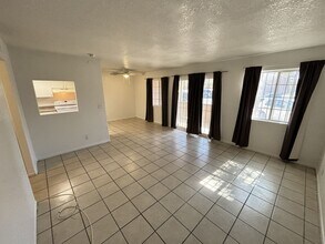 6990 Dunsbach Way in Las Vegas, NV - Building Photo - Building Photo