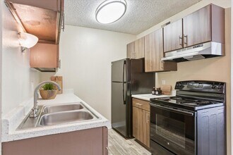 Montebello Gardens in Colorado Springs, CO - Foto de edificio - Building Photo