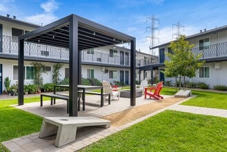 The 5800 Apartment Homes in Lakewood, CA - Building Photo - Building Photo