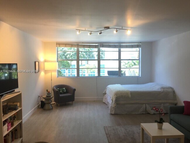 999 Brickell Bay Dr, Unit 209 in Miami, FL - Building Photo - Building Photo