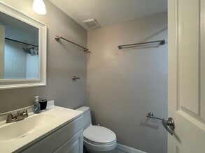 214 Meadow Ln, Unit 214 in Oldsmar, FL - Building Photo - Building Photo