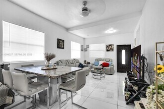 3166 NW 102nd St in Miami, FL - Building Photo - Building Photo