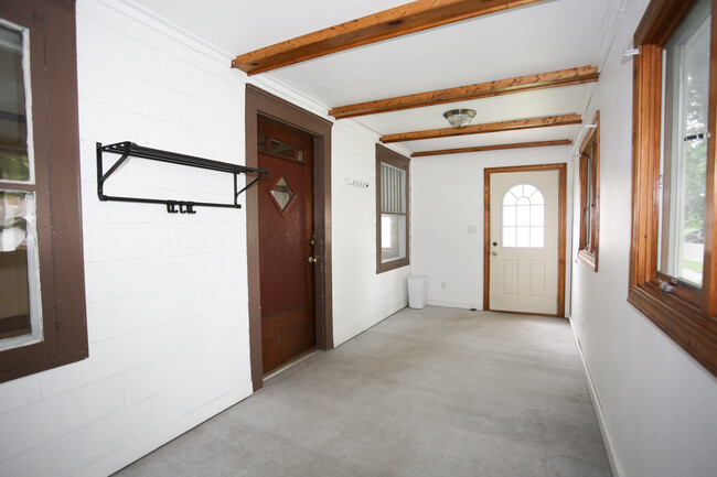 210 Cross St, Unit Upper in North Mankato, MN - Building Photo - Building Photo