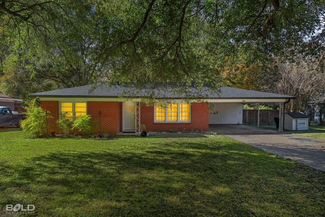 8920 Acacia Ln in Shreveport, LA - Building Photo