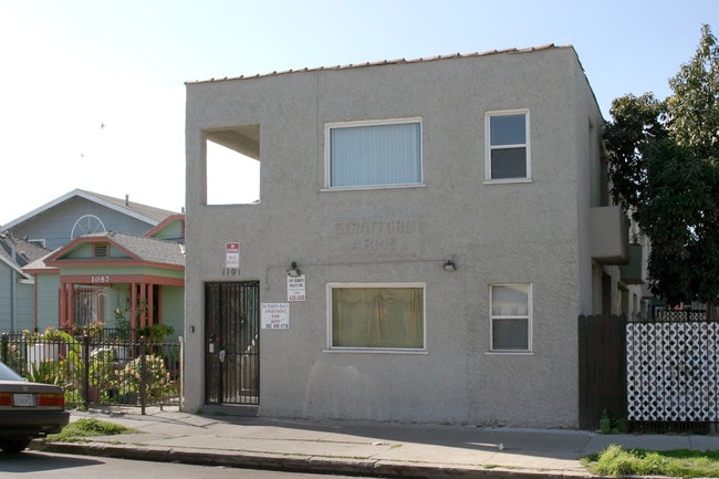 1101 Cherry Ave in Long Beach, CA - Foto de edificio - Building Photo