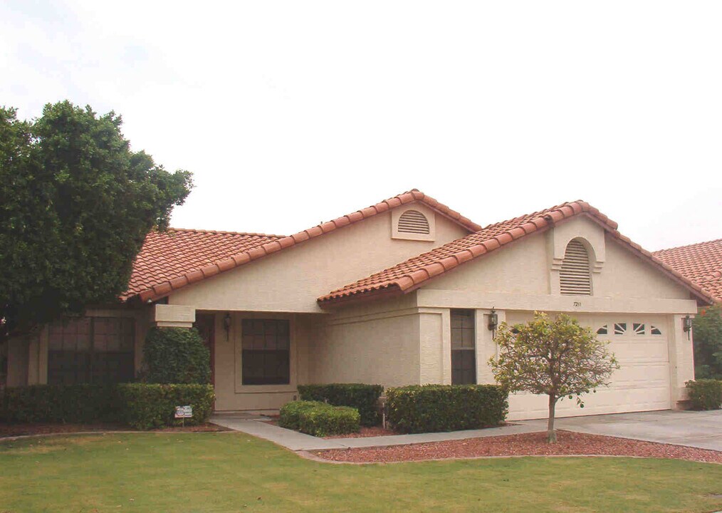 7211 W Morrow Dr in Glendale, AZ - Building Photo