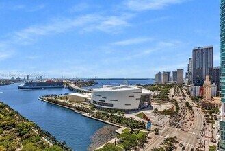 900 Biscayne Blvd, Unit 2408 in Miami, FL - Foto de edificio - Building Photo