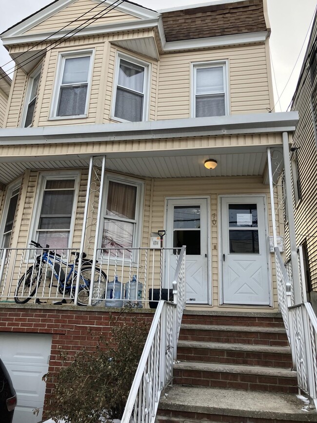 property at 70 W 44th St