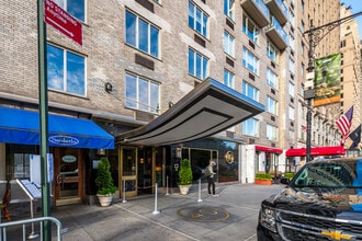 40 Central Park South in New York, NY - Building Photo - Building Photo