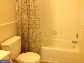 10173 Yorktown Way in Great Falls, VA - Building Photo - Building Photo