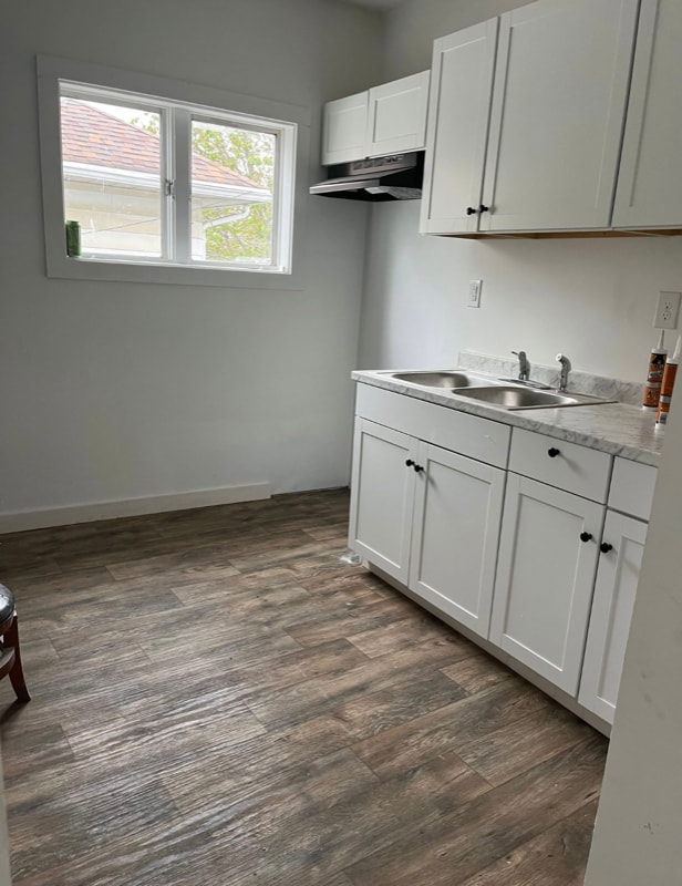 property at 1320 E Main St