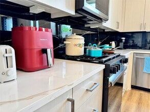 225 Noras Ln in Houston, TX - Building Photo - Building Photo