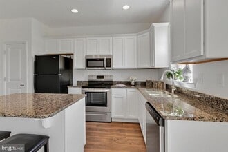 2662 Brownstone Dr in Dover, PA - Building Photo - Building Photo