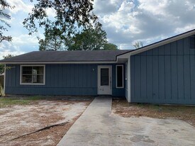 152 Cherokee Cir in Hinesville, GA - Building Photo