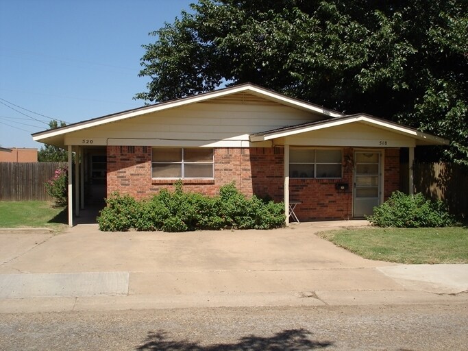 Plaza Duplexes in Slaton, TX - Building Photo