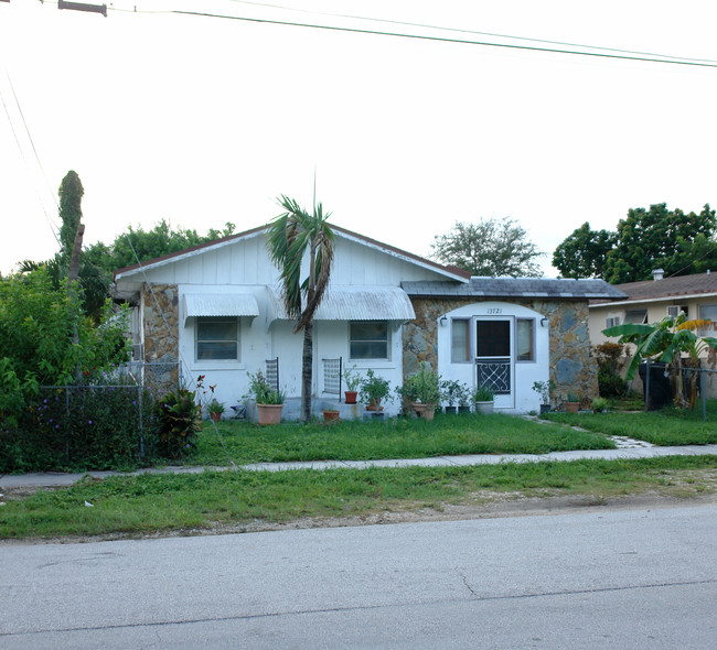 13721 NE 20th Pl in Miami, FL - Building Photo - Building Photo