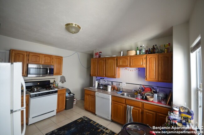 42 Brainerd Rd in Boston, MA - Foto de edificio - Building Photo