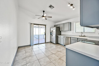 15702 W Cottonwood St in Surprise, AZ - Building Photo - Building Photo