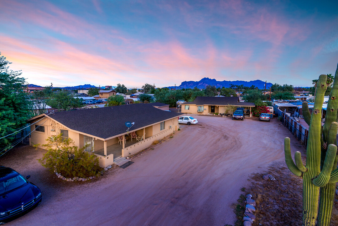 225 S Grand Dr in Apache Junction, AZ - Building Photo