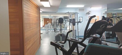 3705 S George Mason Dr in Falls Church, VA - Building Photo - Building Photo