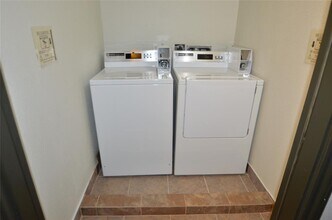 1025 Swanson St-Unit -207 in Houston, TX - Building Photo - Building Photo