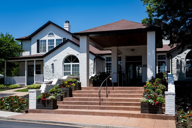 The Louis Overland Park in Overland Park, KS - Building Photo - Building Photo