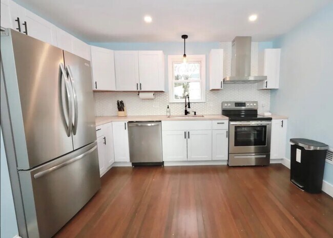 29 Roosevelt St, Unit 2 in Manchester, CT - Foto de edificio - Building Photo