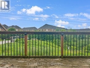 26 Millcliff Cir in Aurora, ON - Building Photo - Building Photo