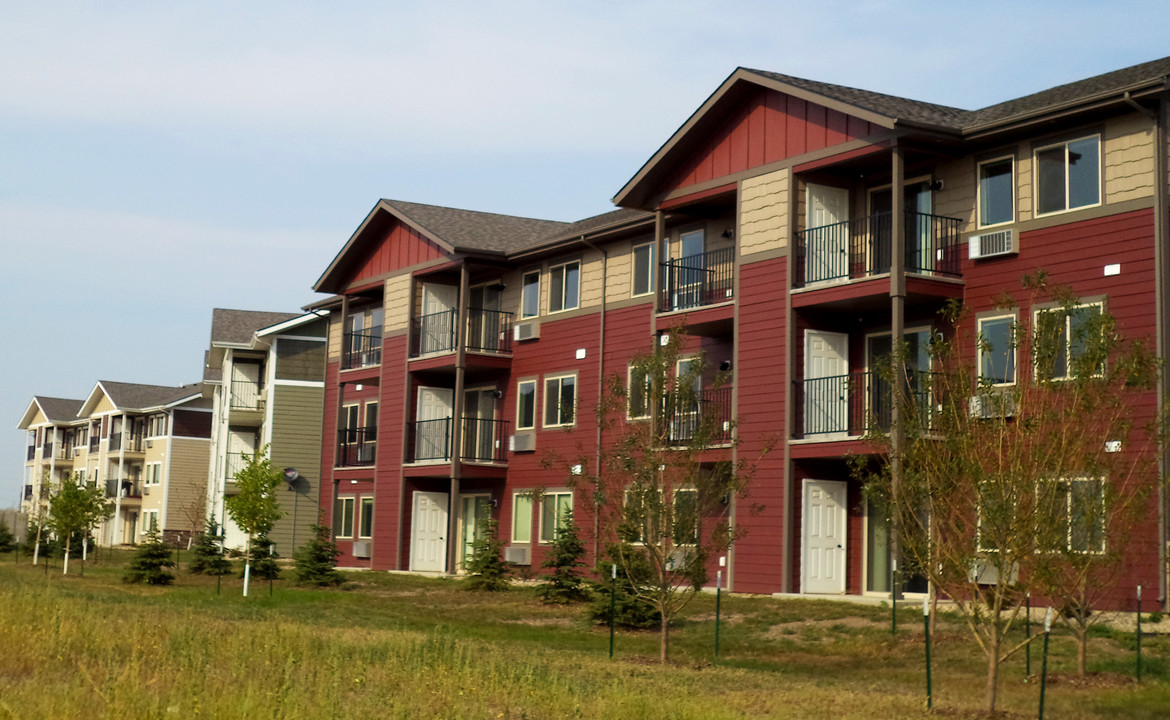 The Flats at Southwest Crossing in Minot, ND - Building Photo