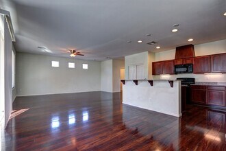 7577 S Shiny Bangle Ct in Las Vegas, NV - Building Photo - Building Photo