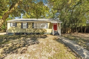 2310 Lorraine Dr in Savannah, GA - Building Photo