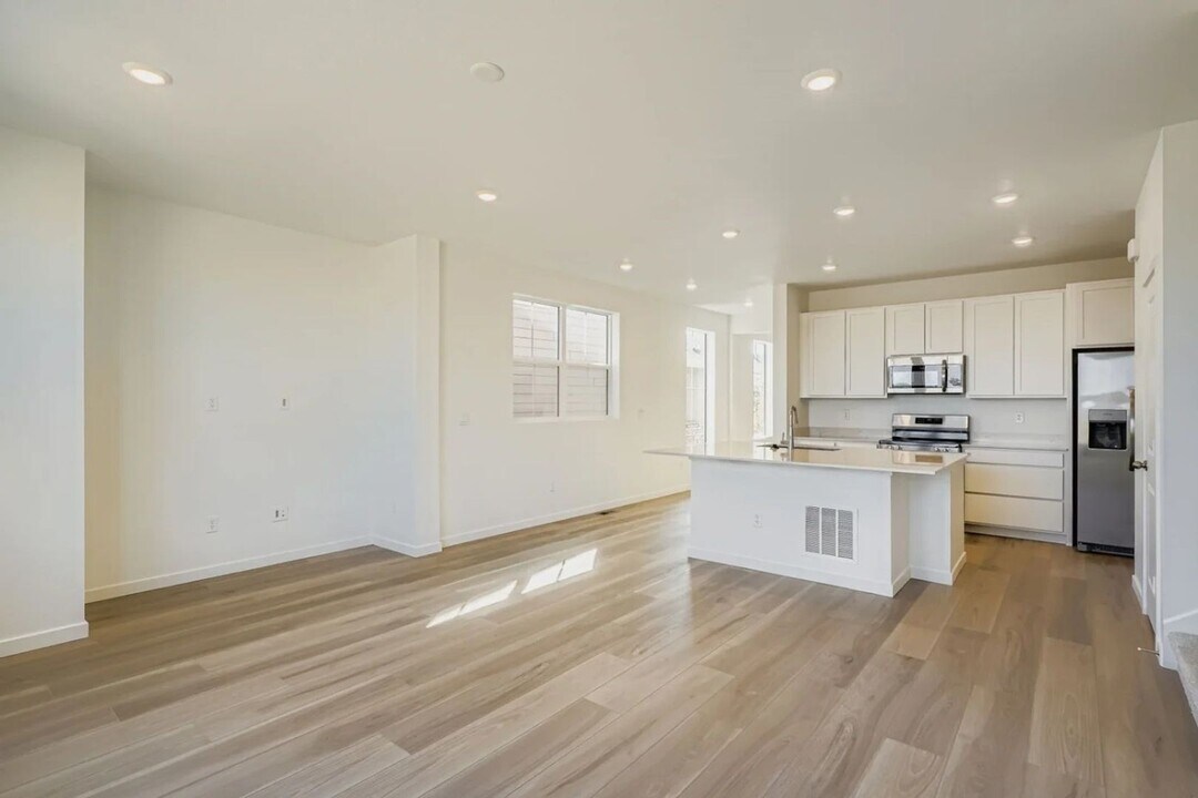 6699 Juniper Dr in Thornton, CO - Building Photo