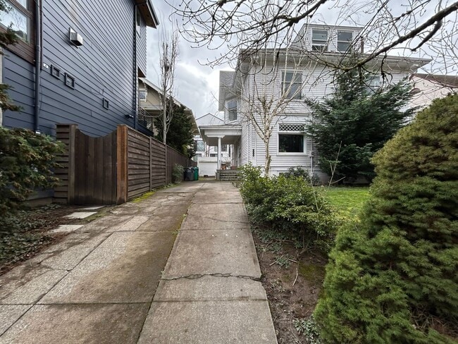 1428 SE Madison St in Portland, OR - Building Photo - Building Photo