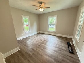 30 Anderson St in Aurora, MO - Building Photo - Building Photo