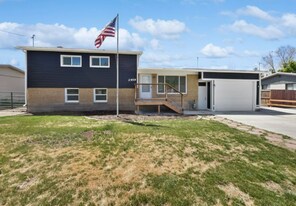 2959 W 1300 N in Clinton, UT - Building Photo