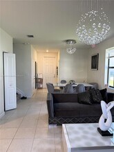 11101 W 33rd Ct in Hialeah, FL - Building Photo - Building Photo