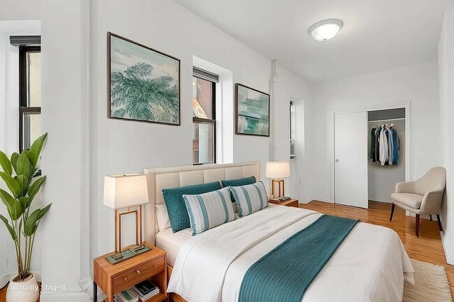 242 Mulberry St in New York, NY - Foto de edificio - Building Photo