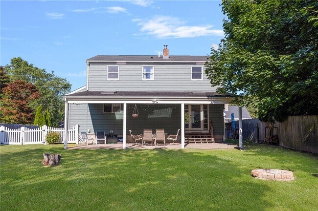 36 N Beacon Terrace in Middletown, RI - Building Photo - Building Photo
