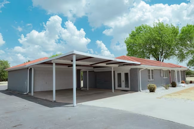 1011 E Wintergreen Rd in Cedar Hill, TX - Building Photo - Building Photo