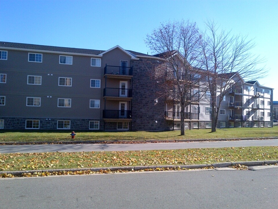 34 Abbott Ct in Fredericton, NB - Building Photo