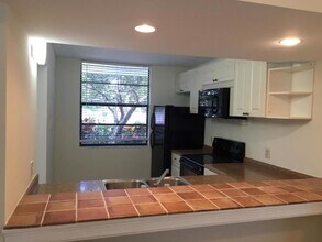 3636 Whitehall Dr-Unit -106 in West Palm Beach, FL - Building Photo - Building Photo