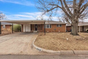 2008 Maple Dr in Midwest City, OK - Building Photo