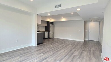 5030 Rosewood Ave in Los Angeles, CA - Building Photo - Building Photo